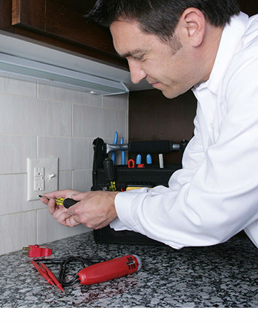 Anaheim Electrician Installing A Lighting Fixture